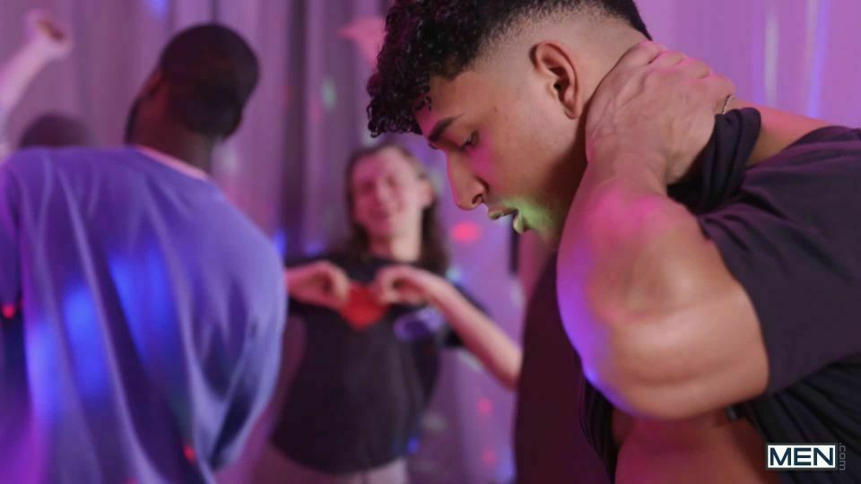 Men – Blowing The Dj – Kenzo Alvarez And Troye Dean